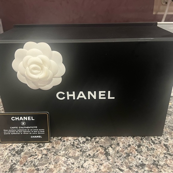 CHANEL Bag, black and gold chain. AUTHENTIC! - Picture 5 of 9